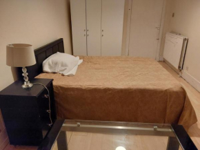 Private room near by Glasgow Airport Paisley